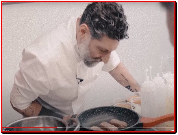 שף אסף גרניט מתרשם מתחליף הבשר צילום יוטיוב 