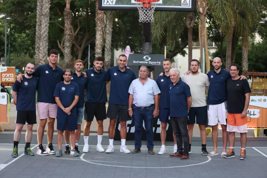 גם הם הגיעו כוכבי עירוני נס ציונה והמאמן ליאור ליובין עם ראש העיר  שמואל בוקסר 