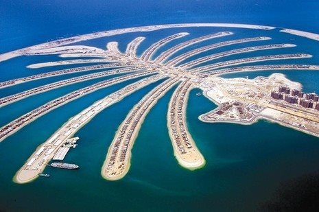 מומלץ להקים את שדה התעופה על אי, כך למשל בנו אי מלאכותי בדובאי