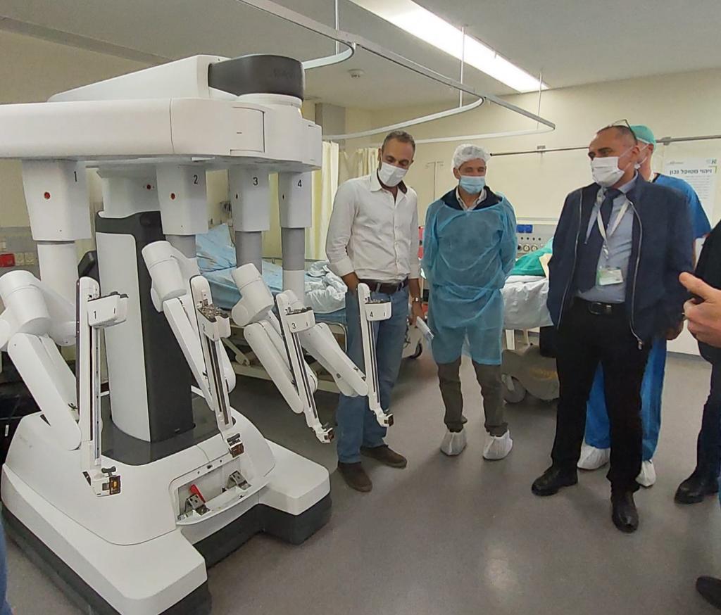 רובוט דה וינצי בחדר הניתוח במרכז הרפואי קפלן צילום גלעד שעבני שופן