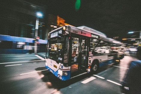  קווי לילה 2022 אוטובוס מנס ציונה לתל אביב ומוקדי הבילוי באזור  https://pixabay.com 