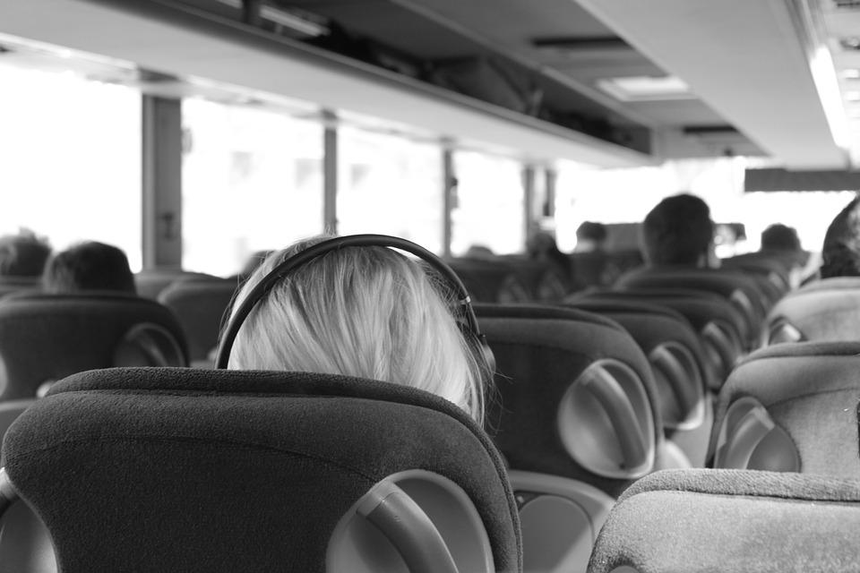 https://pixabay.com נסיעה חינם באוטובוס לבני 75 ומעלה 
