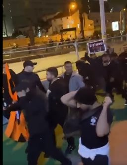 מפגינים תומכי המחאה בתל אביב- אילוסטרציה