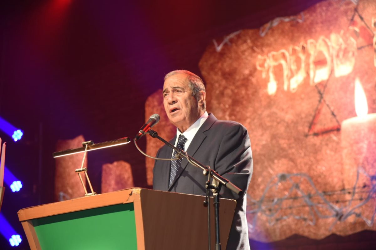 ראש עיריית נס ציונה שמואל בוקסר בטקס יום הזיכרון לשואה ולגבורה בנס ציונה