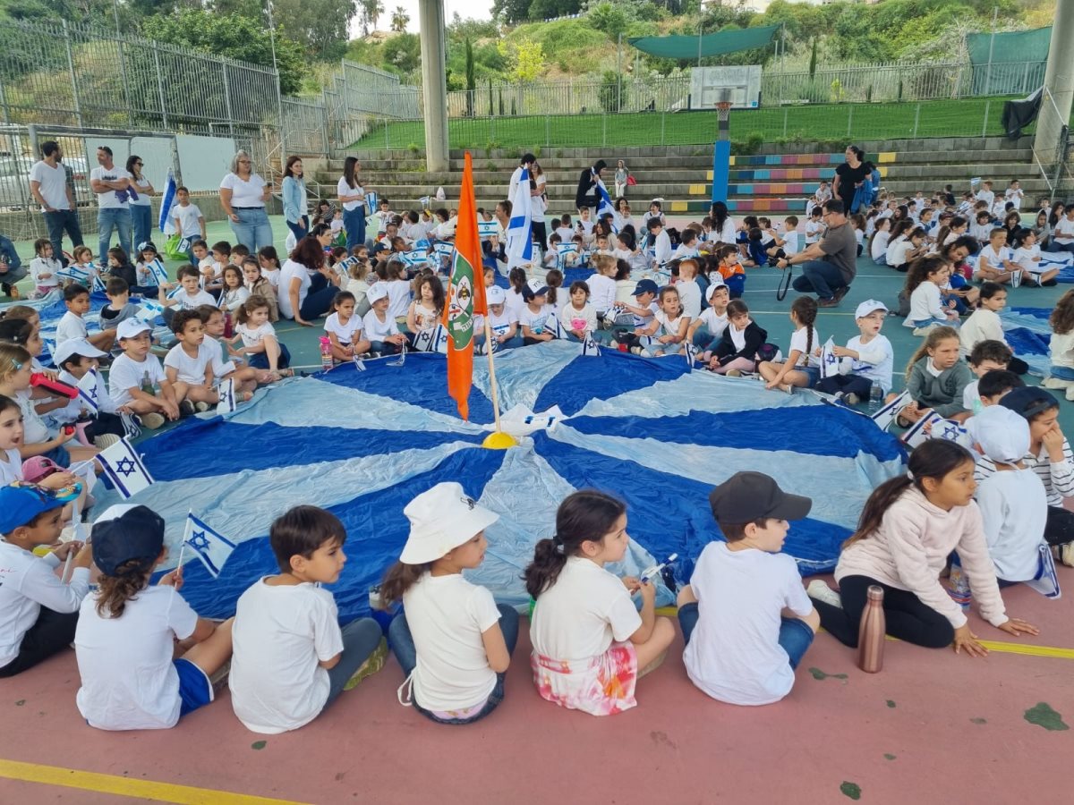 ילדי גני הילדים ובתי הספר בנס ציונה חוגגים יחד עצמאות 75 למדינת ישראל