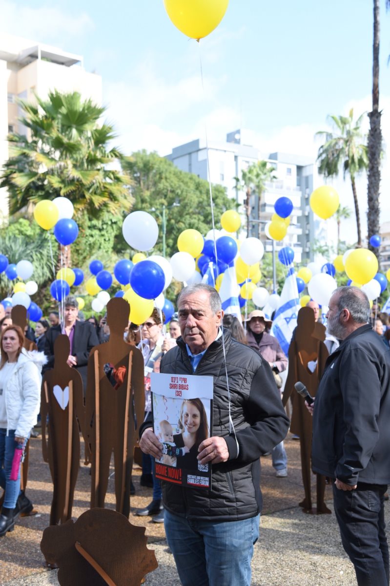 ראש עיריית נס ציונה שמואל בוקסר בעצרת ההזדהות למען שחרור החטופים