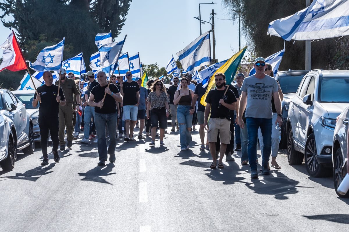 מחווה לגיבור תושבי נס ציונה מלווים את רסן אופק בכר ז"ל צילום יעל שגיא 