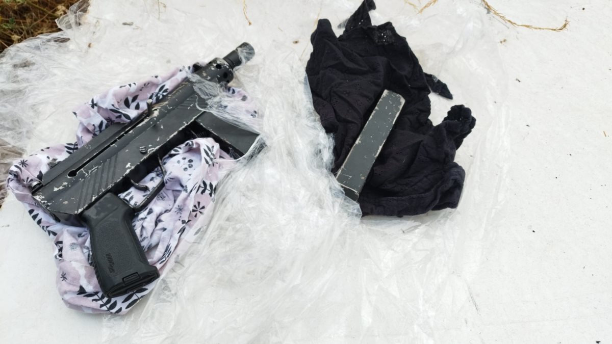 רובה קרלו, מחסנית ותחמושת צילום דוברות המשטרה 