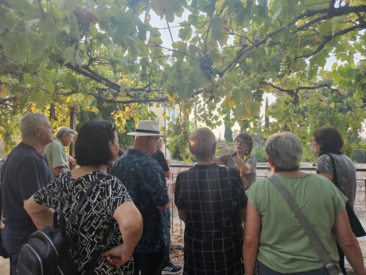 ארץ אהבתי פרדס מינקוב קהילת המפונים בפעילות צילום המועצה לשימור אתרים 