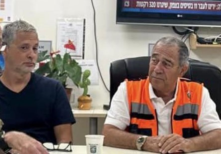 בראש העיר בוקסר ומחזיק תיק הספורט חימוביץ- החלטה לא פשוטה !