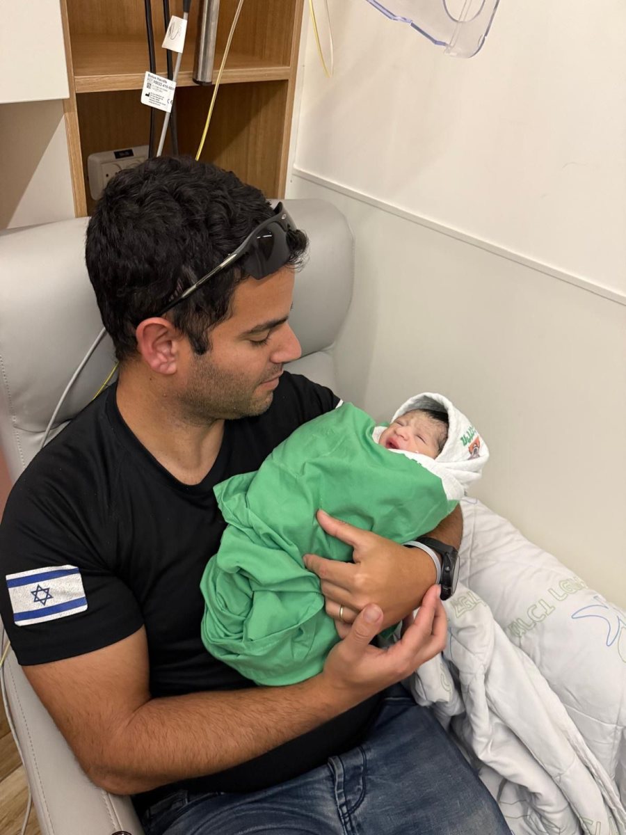 התינוק קיבל את השם ענר בהשראת סיפור הגבורה של ענר שפירא ז״ל