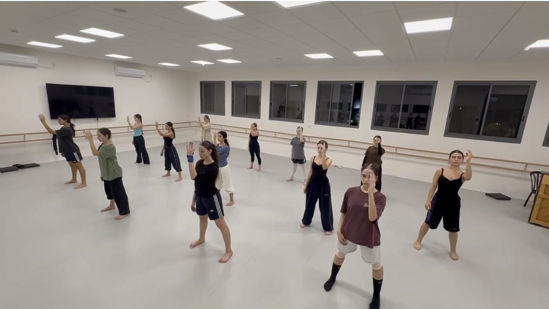 להקת אור הנס הבוגרת ומסלול מצוינות של ביה"ס למחול נס ציונה בכפר המחול קיבוץ געתון