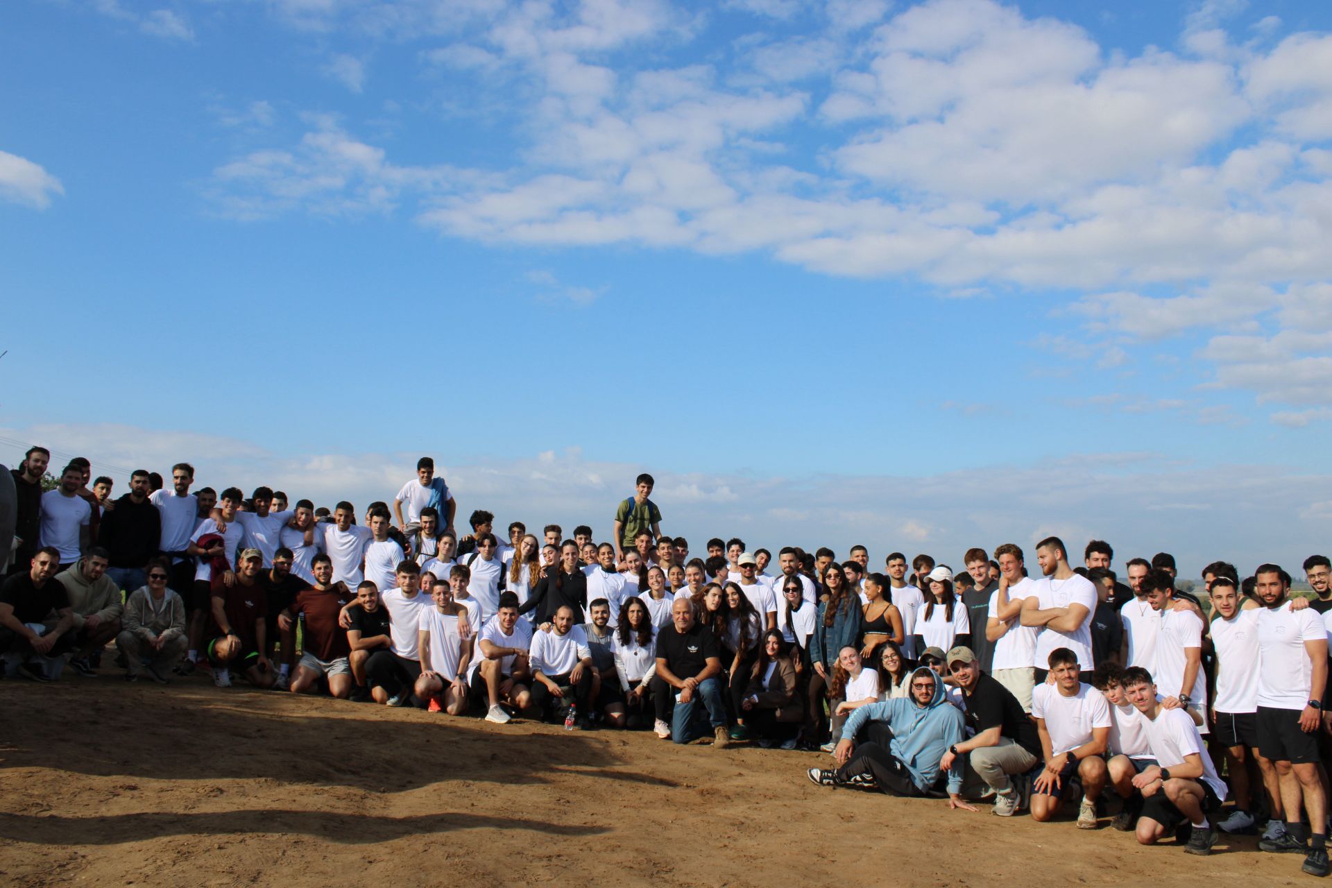 משתתפי המרוץ בצילום קבוצתי