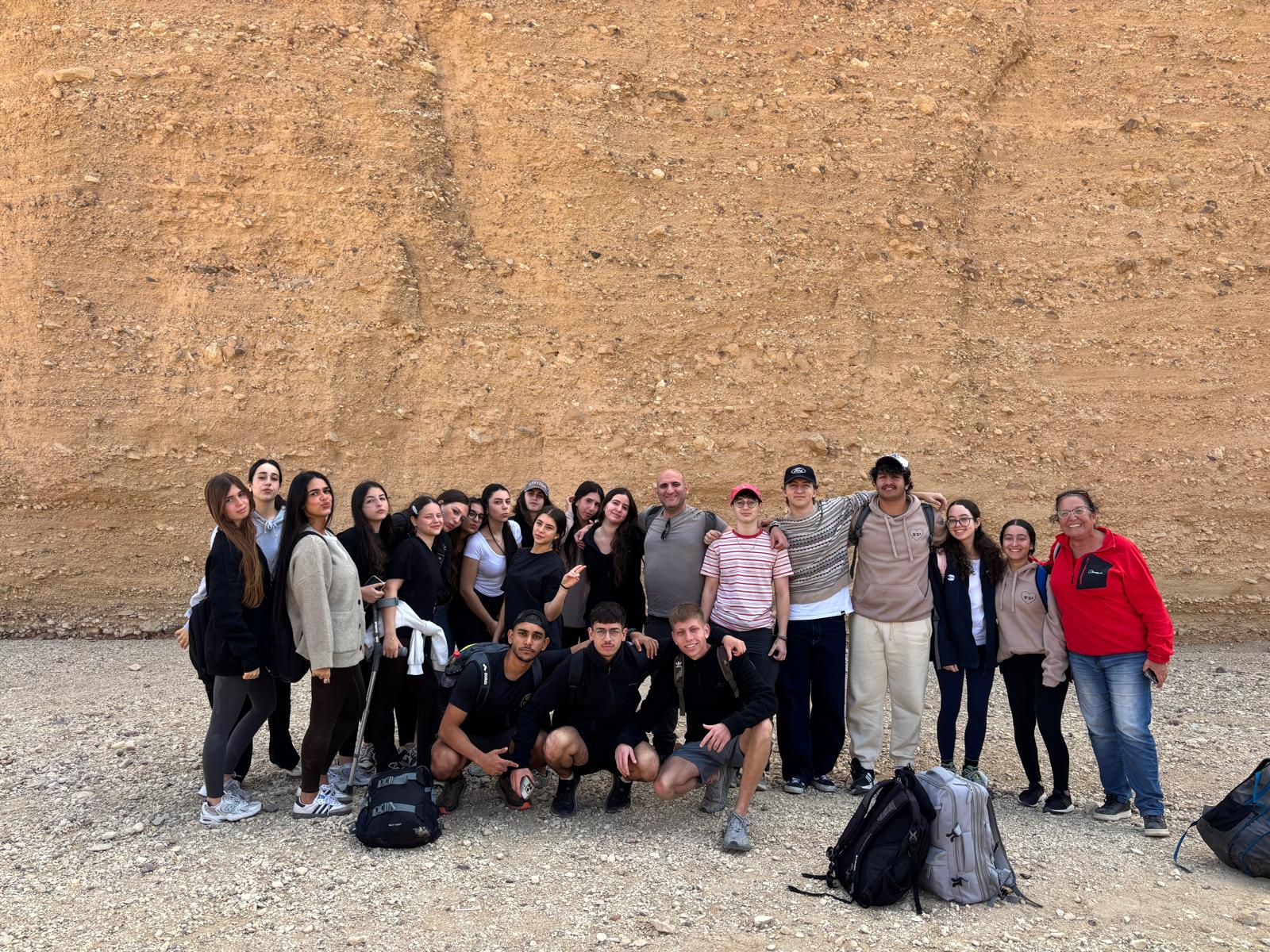 תלמידי בן גוריון בטיול , לפני ההרעלה..