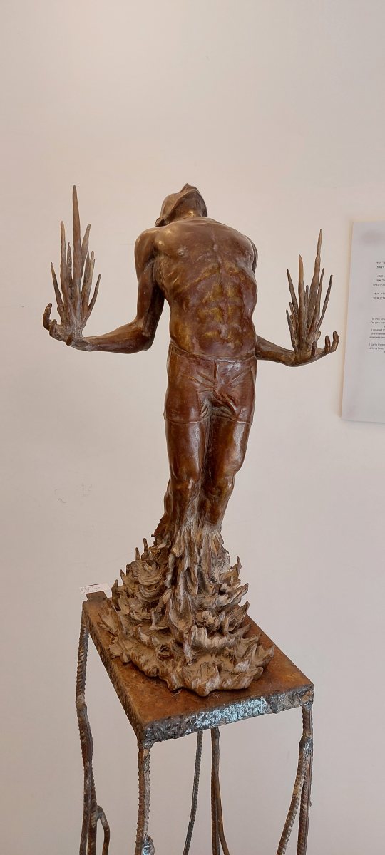 מהמדבר לרחובות יפו "מסע הלב, סטטוס אישי"-תערוכת יחיד לאמן גיל בורשטיין צילום מתוך סקופר