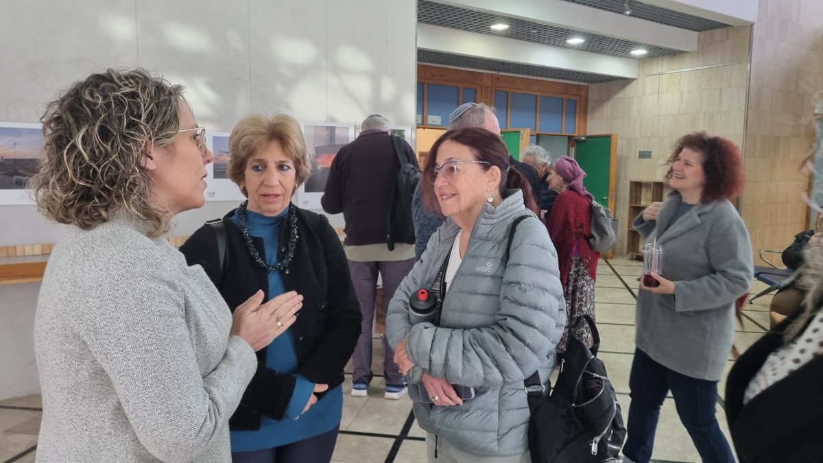 מפגש אזרחים ותיקים בכיתות ותיקים מ.א גזר צילום סקופר 