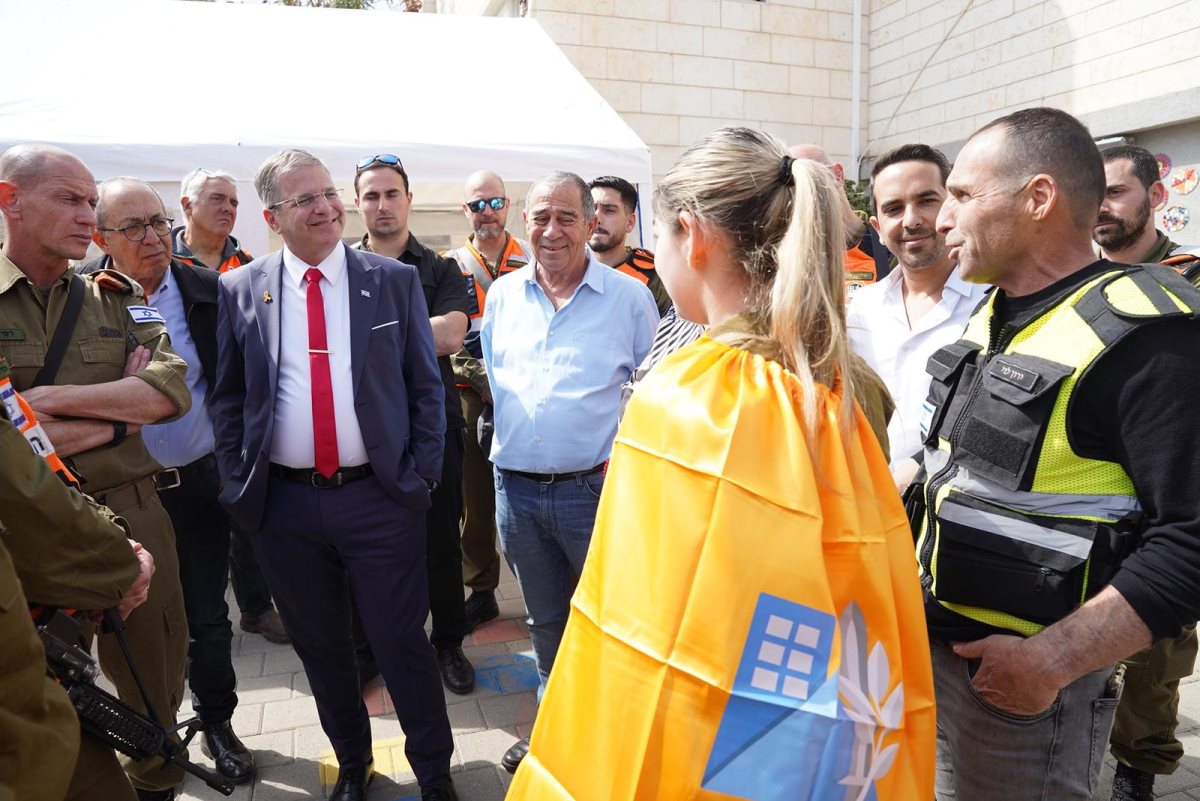 ראש העיר שמואל בוקסר עם שר החינוך יואב קיש במהלך תרגיל חירום ארצי בביה"ס ניצנים בנס ציונה