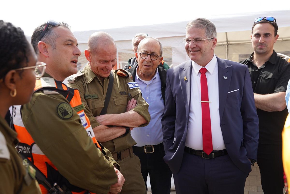 שר החינוך יואב קיש ואנשי פיקוד העורף בנס ציונה 