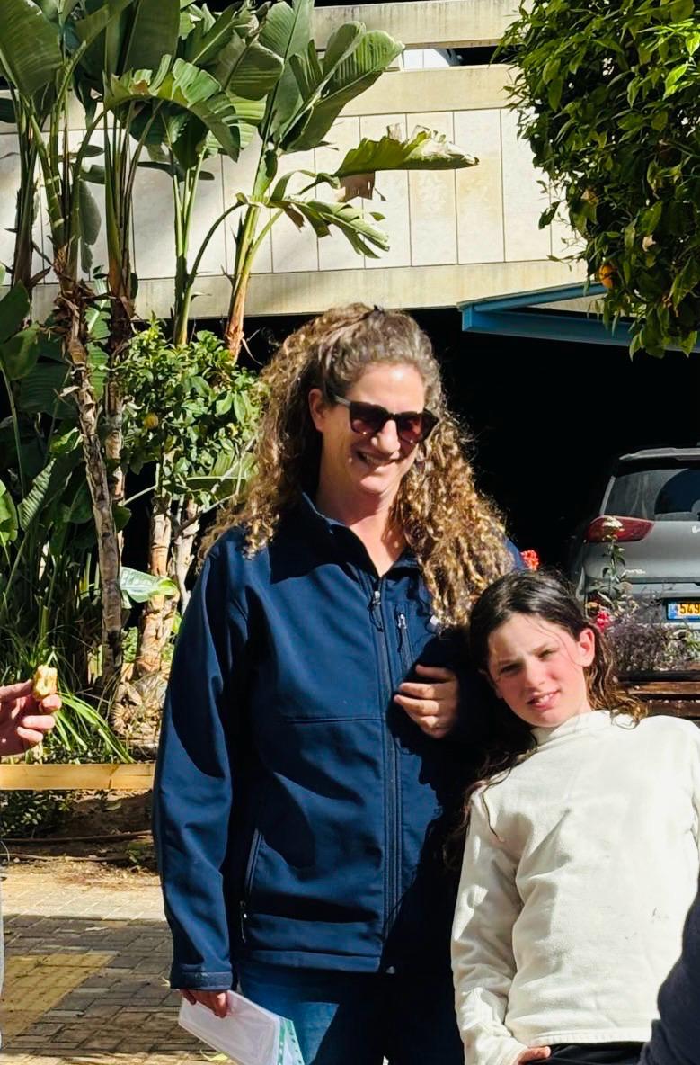 אלה ועינב חיימי בחנוכת הגינה הקהילתית לזכרו של טל חיימי זל החטוף בעזה