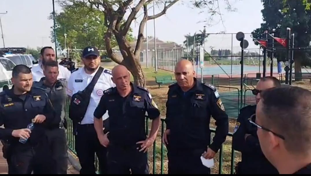 הערכת מצב סמוך לכביש 42 צילום דוברות המשטרה הערכת מצב סמוך לכביש 42 צילום דוברות המשטרה