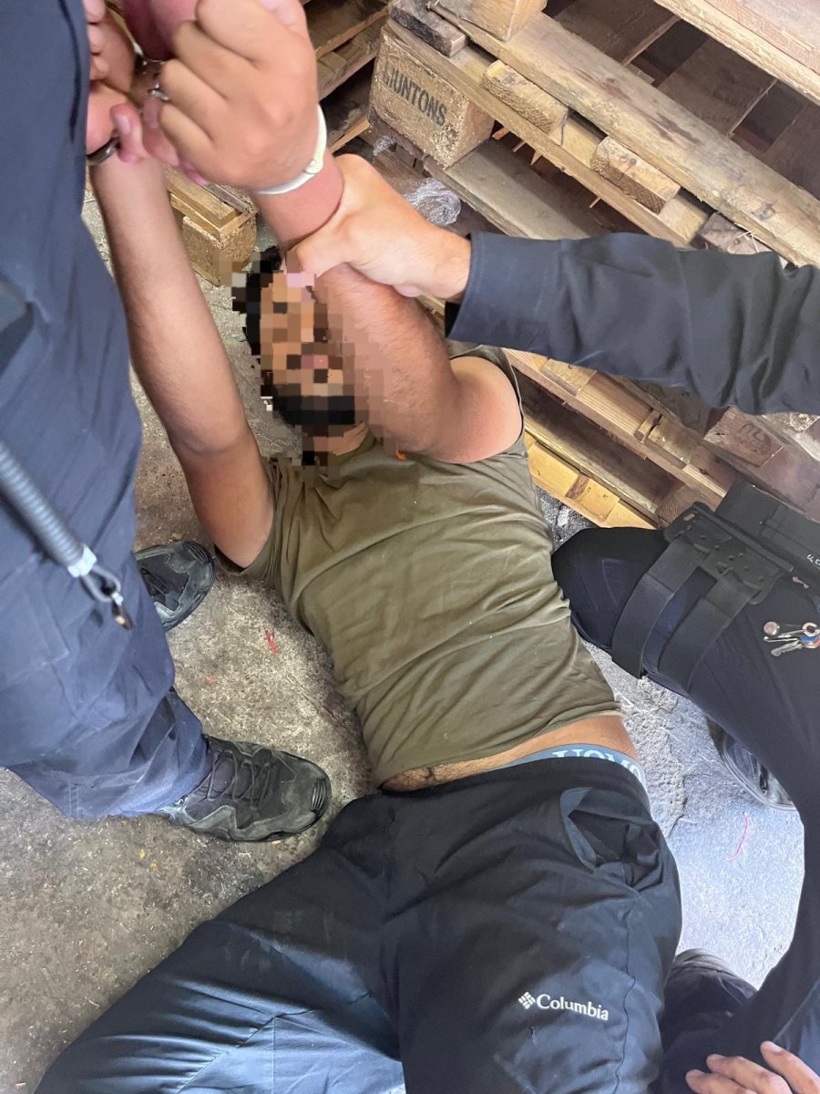 בתוך פח אשפה במרכז מסחרי בגבעת ברנר: נתפס חשוד בדריסת בלש מימ&quot;ר מרכז צילום דוברות