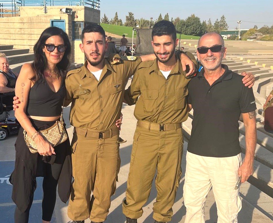 אורין ואילן עם בנם סתיו וחבר