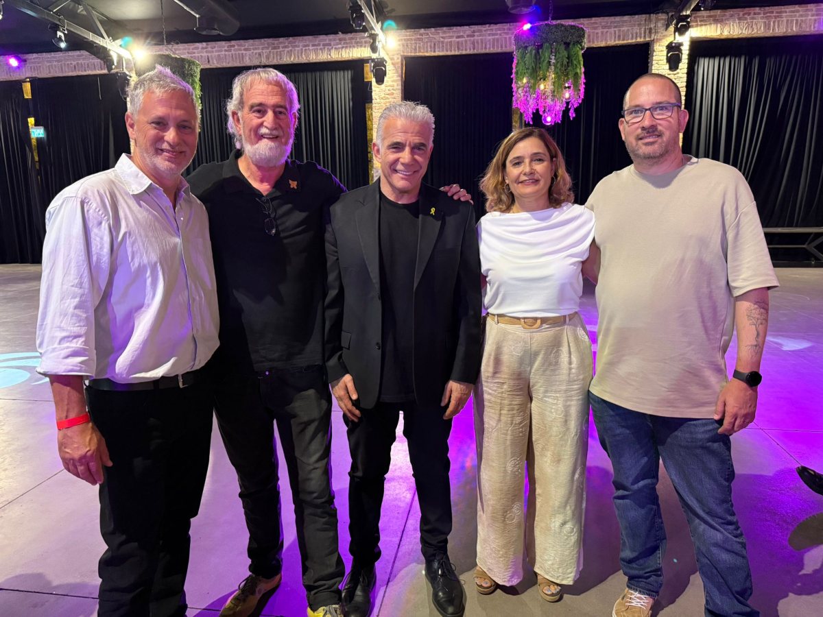 עם בכירי הסניף בנס ציונה