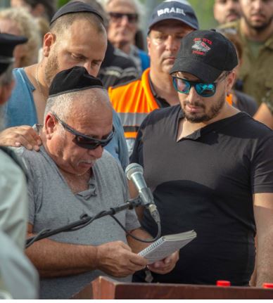 גבי שוש הכותב, סופד לבנו נוי ז&quot;ל. (ארכיון) 