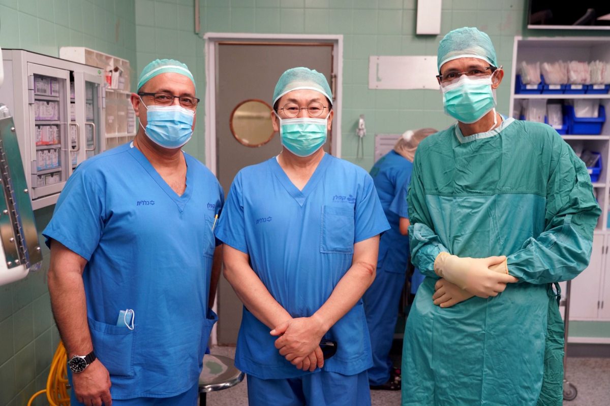 דר חרבי חלאילה  פרופ, קים יונג ויי דר ברק בר זכאי צילום גלעד שעבן 