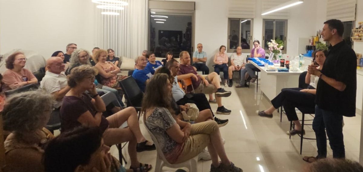 תומר אביטל בחוג בית השבוע