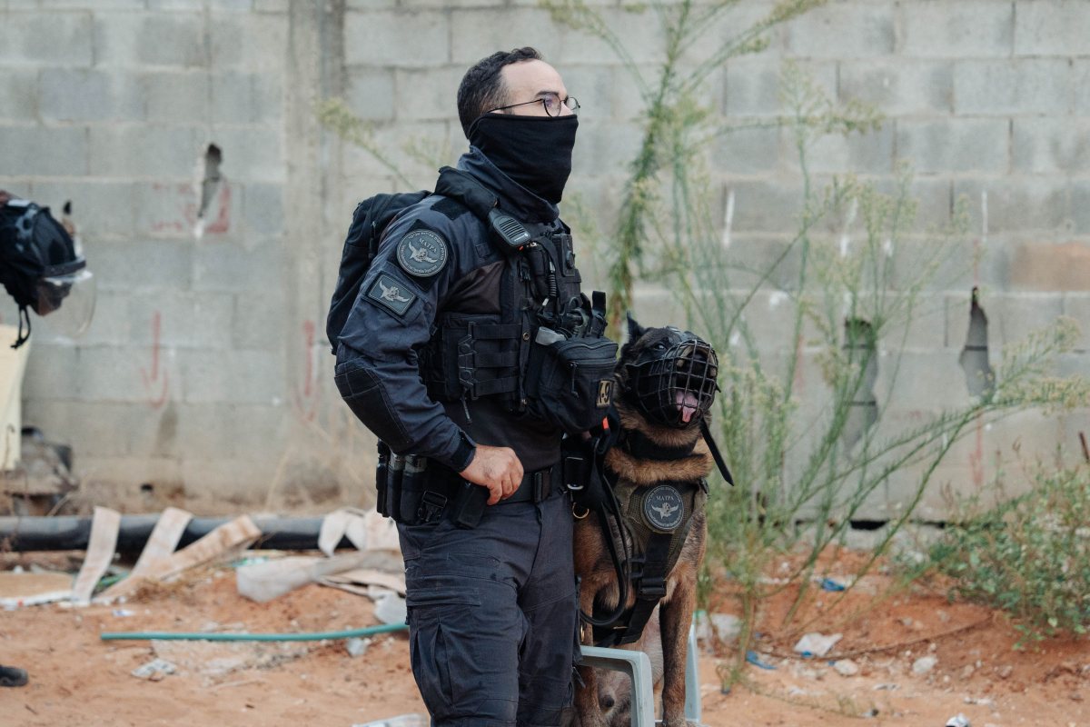 ניצני משילות? . הריסה של מבנה לא חוקי בשכונת ג'ואריש ברמלה צילום דוברות המשטרה 