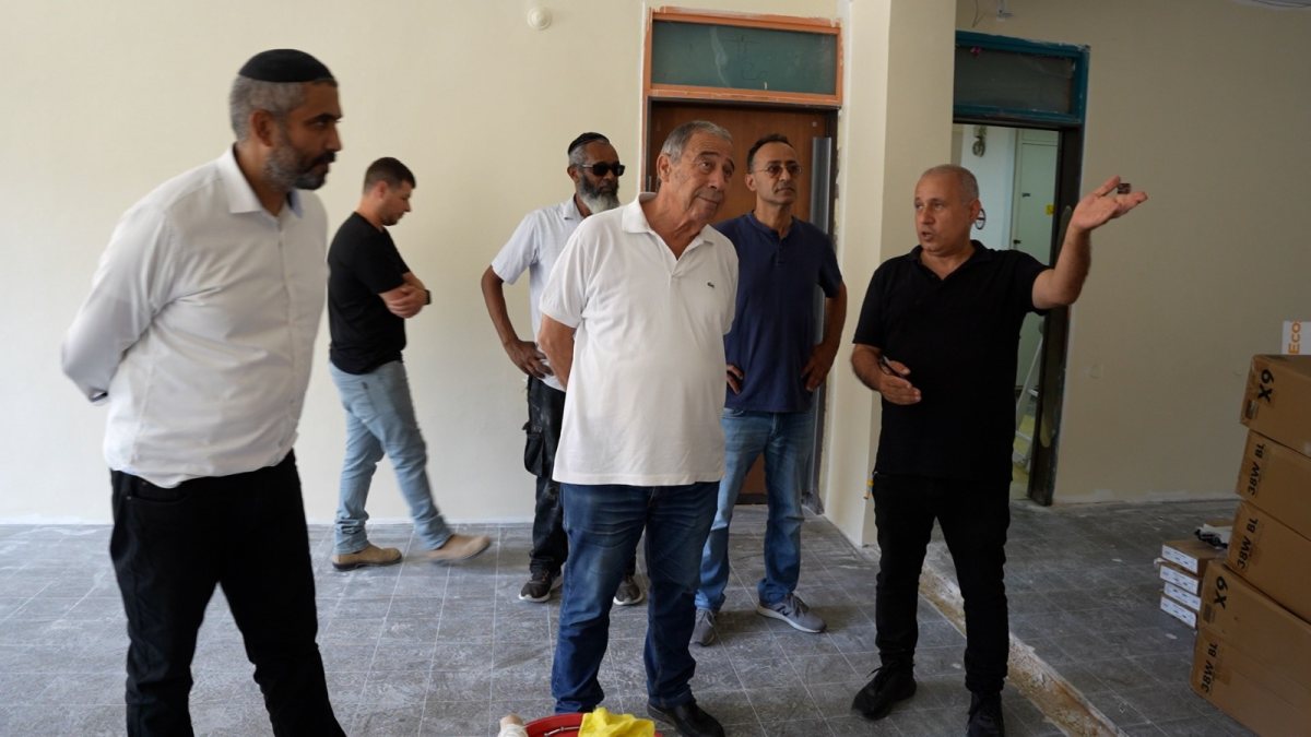 רה"ע סוקר את העבודות