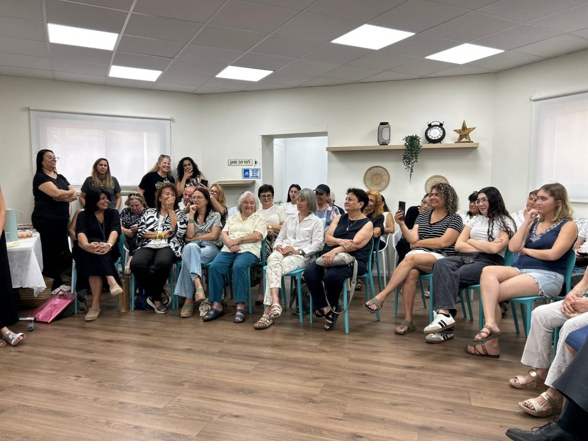 חברות ומתנדבות הגיעו לפרגן ליקירת נס ציונה לאה בוקאי