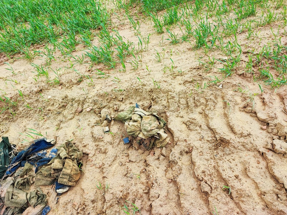 פריטים אישיים של חיילים שאותרו בשדות העוטף