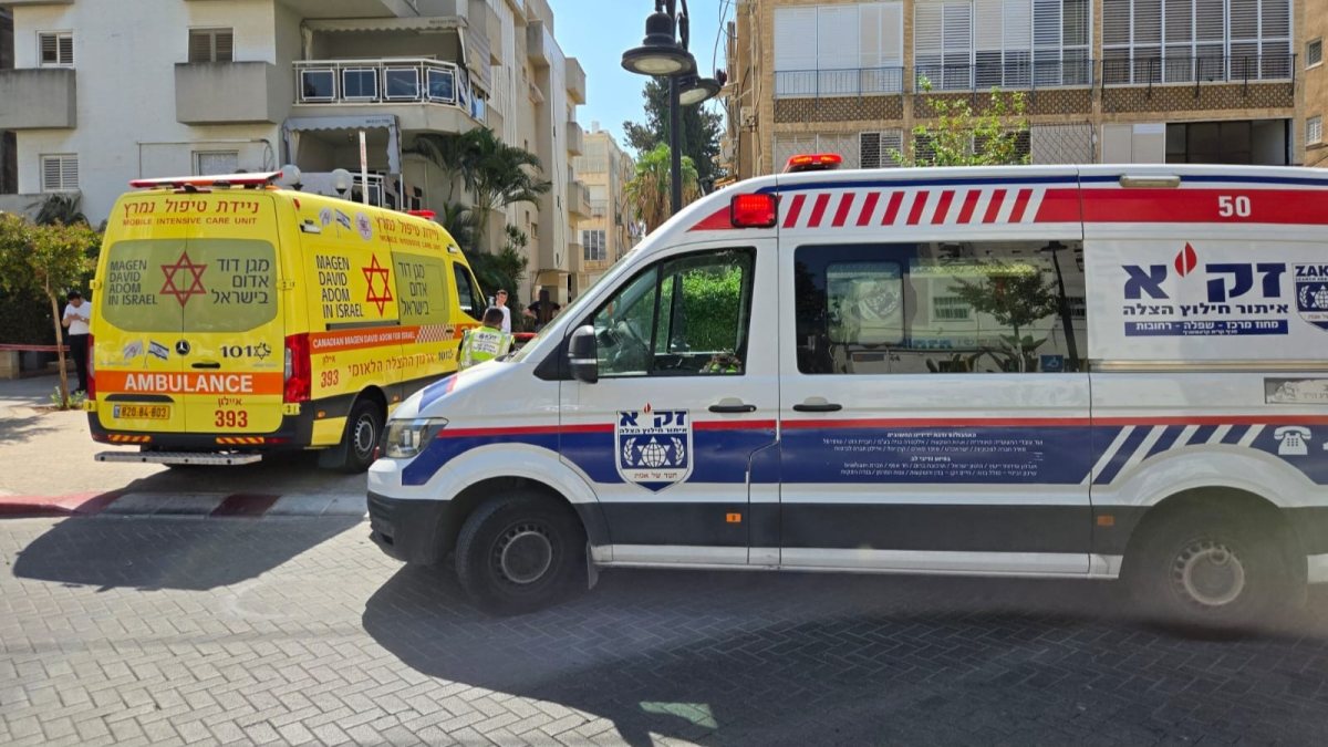 צילום: דוברות זק&quot;א בן 70 נהרג לאחר שנפל מגובה בעת בניית סוכה ברחובות