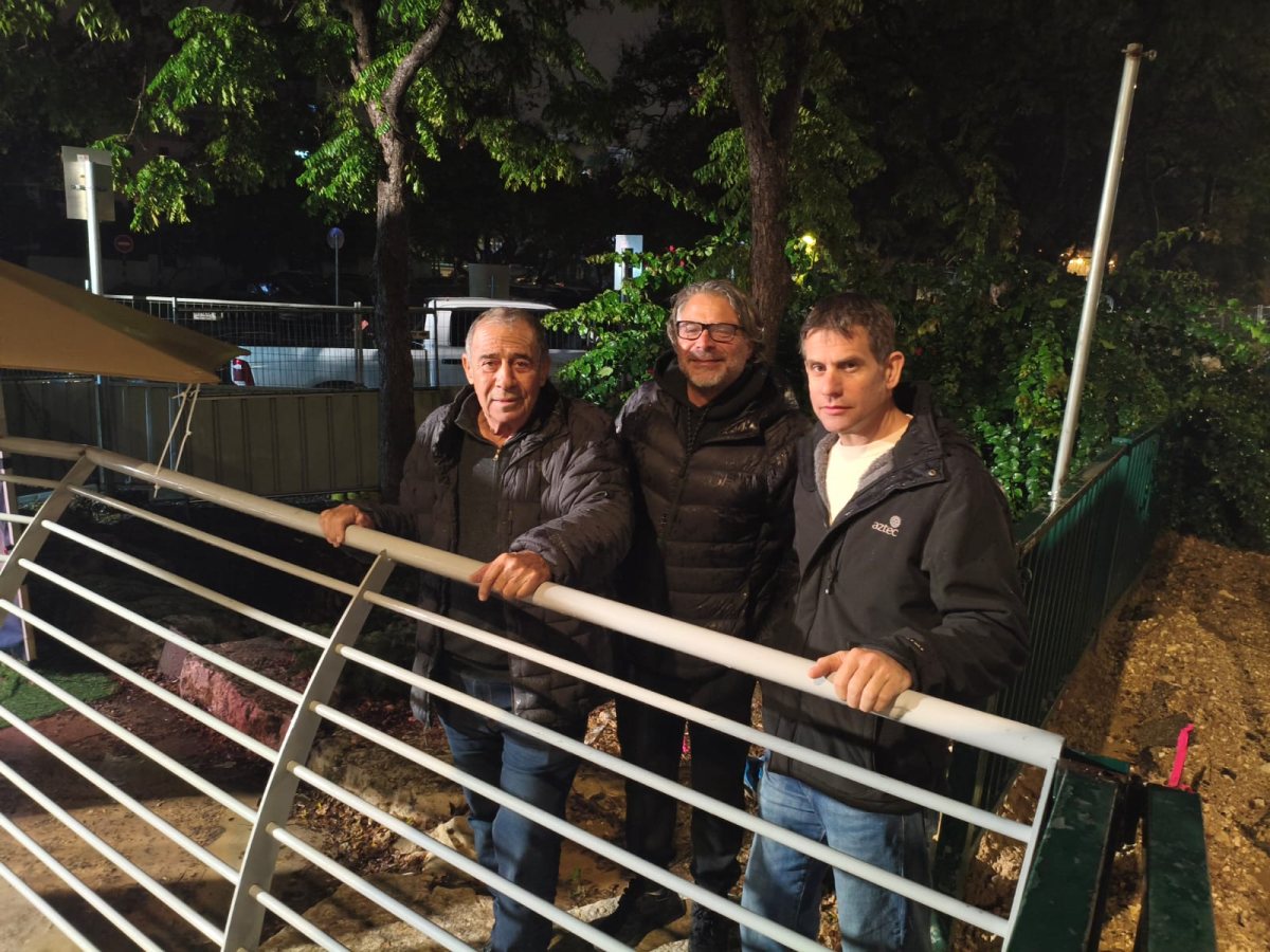 ראש עיריית נס ציונה שמואל בוקסר בשטח 