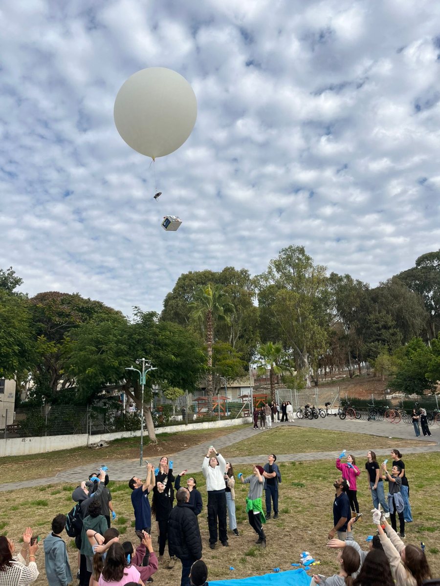 תלמידי "בן יהודה" מנס ציונה כבשו את החלל&nbsp;&nbsp;צילום יחצ