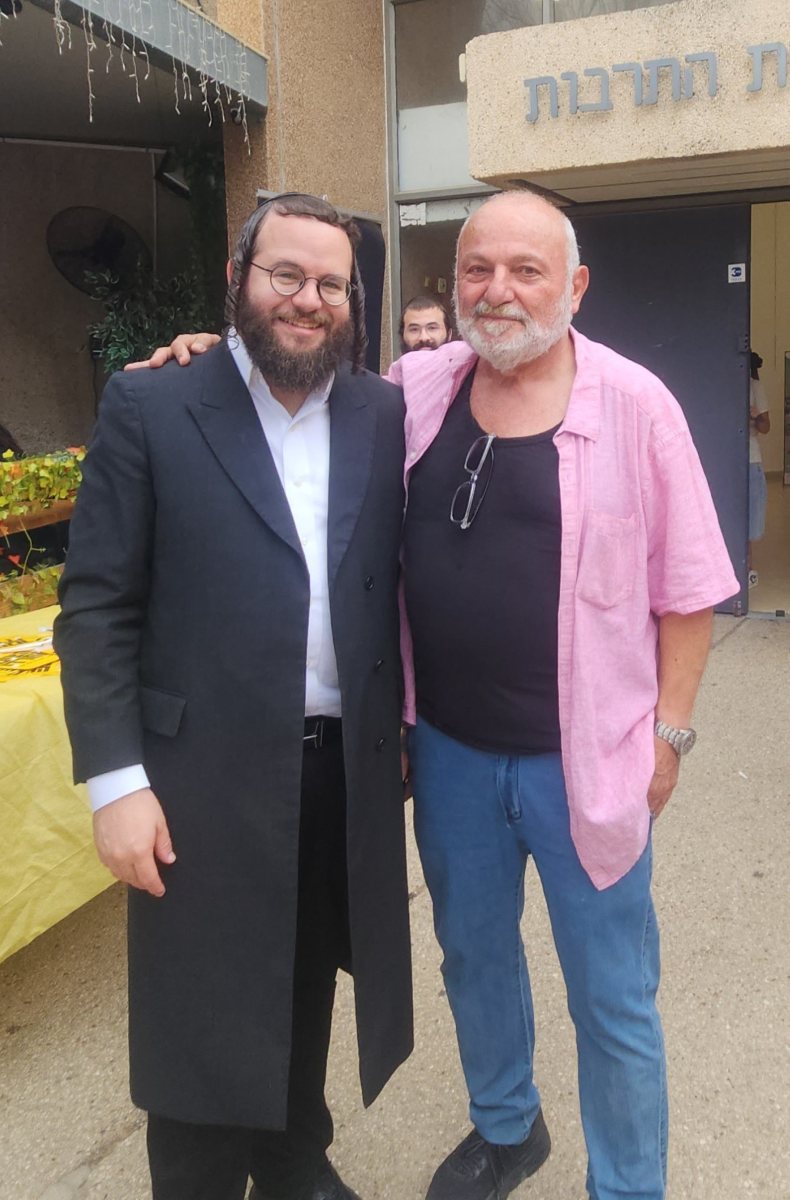 מוטי לייטנר עם הח"מ. הלוואי ויצליח !