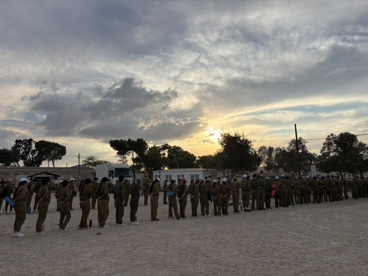 תלמידי ותלמידות שכבת י״א של בית הספר פארק המדע במהלך הגדנ״ע. קרדיט צילום: צבי רוטברט
