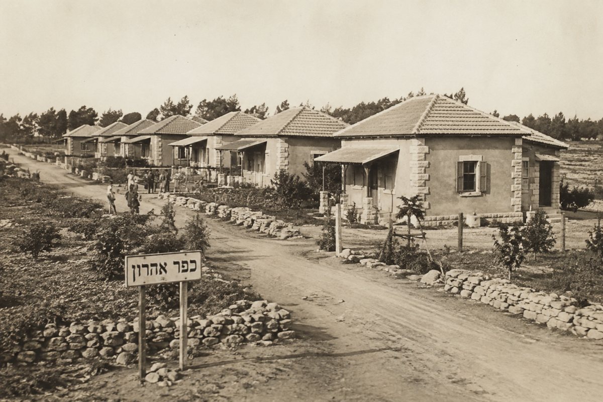 כפר אהרון נס ציונה אדריכלות מרשימה מהמאה הקודמת