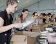 חברי משלחת פירם מחלקים מאות ואלפי ארוחות וקופסאות אוכל למשפחות בעוטף, בצפון וברחבי הארץ מקור סקופר