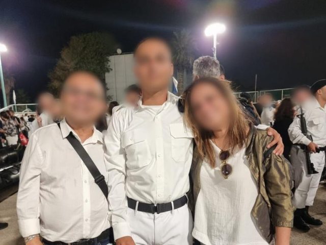 דו"צ. א' עם הוריו, חיים ואודליה