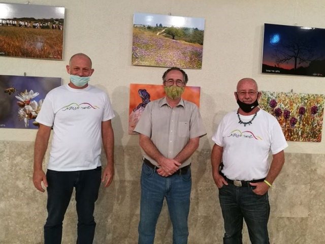 סגן ראש העיר נאור ירושלמי ושומרי הגבעות בתערוכה צילום עצמי 