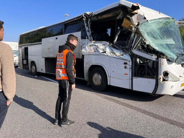 התאונה במחלף לטרון  צילום דוברות איחוד הצלה