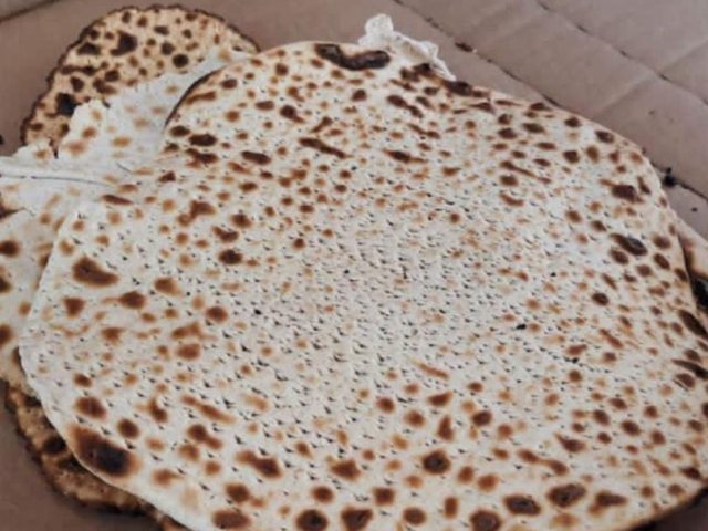 אפיית מצות כשרות לפסח וסיורים מודרכים באתרי מורשת צילום המועצה לשימור אתרים 