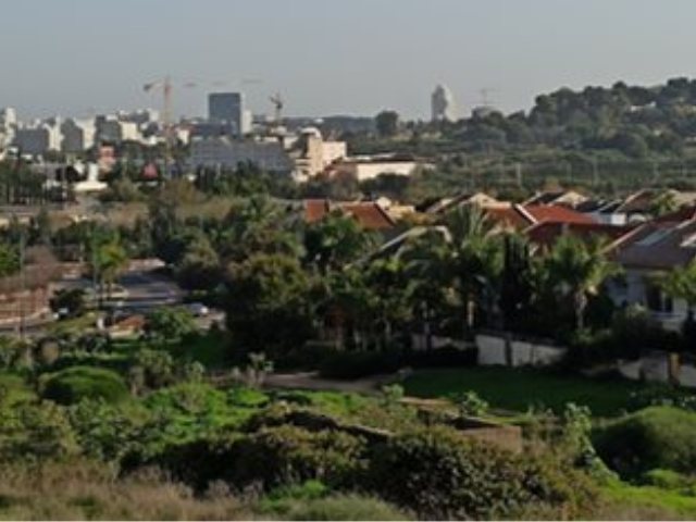 צילום עצמי גבעות הכורכר הצופות על שכונת מליבו 