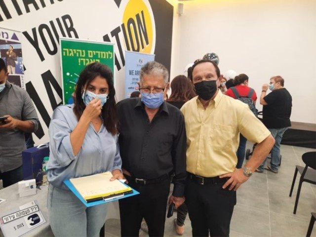 יריד תעסוקה יבנה צילום צוות 3 מחפשת אותך 