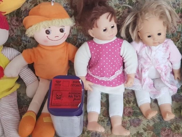 חומר ההדברה שהושאר בגן הילדים. צילום - המשרד להגנת הסביבה