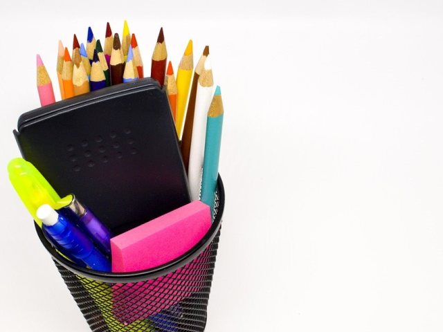 https://pixabay.com/photos/back-to-school-school-supplies-953250/