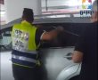 מסוכן ביותר: בשיא השרב - מספר תינוקות ננעלו ברכבים בעיר וחולצו בשלום (תיעוד)